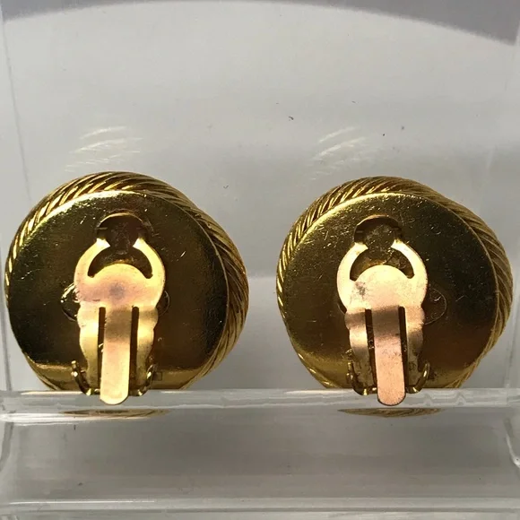 CHANEL 24K Plated Vintage Pearl Earrings ✨🤩 - Picture 17 of 17